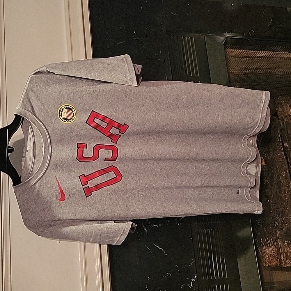 Men Nike Tee Size L